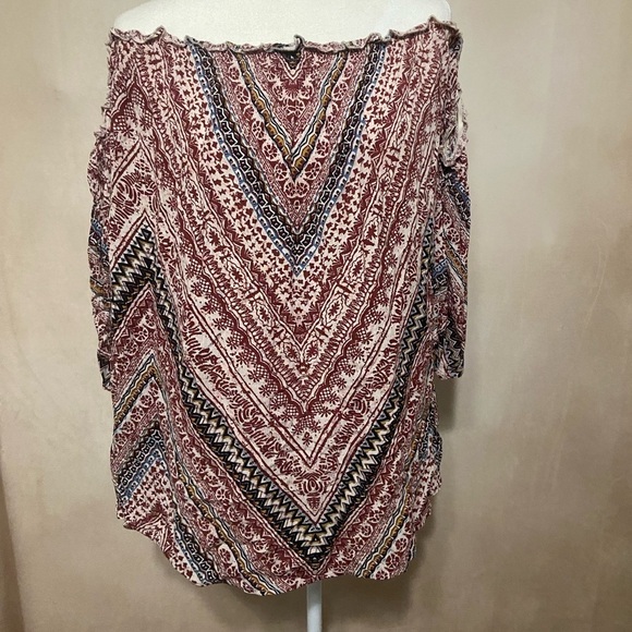 Angie EUC off the shoulder 3/4 slit sleeve boho prairie casual printed top S - Picture 2 of 6